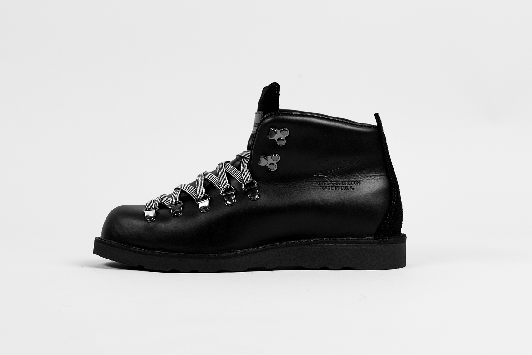 wings and horns officer boot